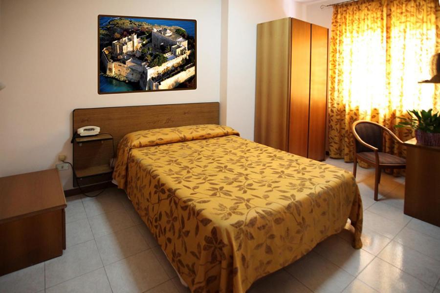Hotel Cristal Bari Cameră foto